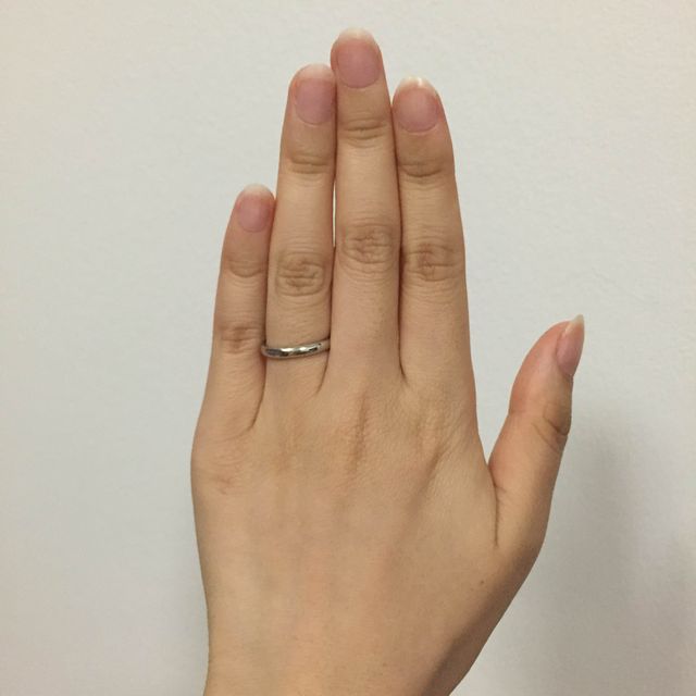 【ヴァン クリーフ＆アーペル(Van Cleef & Arpels)の口コミ】 ・エンゲージリングと重ね付けしやすいようにシンプルなデザインを選択。…