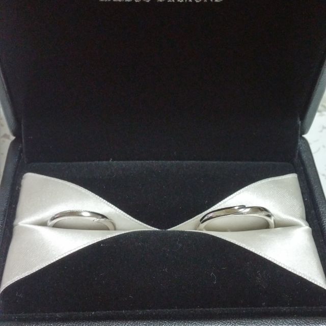 【エクセルコダイヤモンド(EXELCO DIAMOND)の口コミ】 指輪を探しはじめたときは、カーブのある指輪を探していましたが、ミル打…