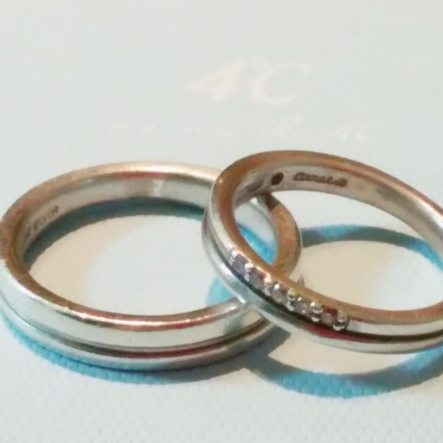 【4℃ BRIDAL(ヨンドシーブライダル)の口コミ】 一目見て素敵だなと思いました。
上品でシンプルなデザインで、長く身につ…