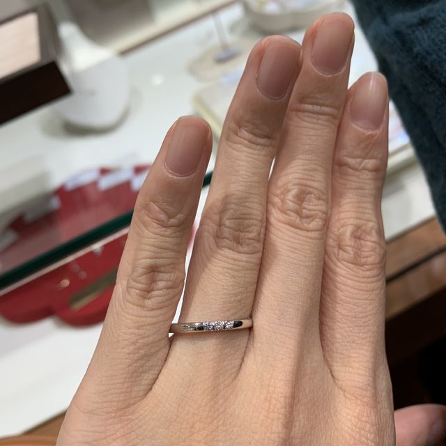 【TRECENTI(トレセンテ)の口コミ】 ダイアモンドが3粒でしたが、1粒が大きいのでとても存在感がありました。…