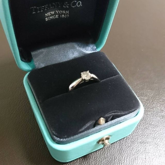 【ティファニー(Tiffany & Co.)の口コミ】 出っ張りが少ないデザインが気に入り、妻と相談して購入しました。ダイヤ…