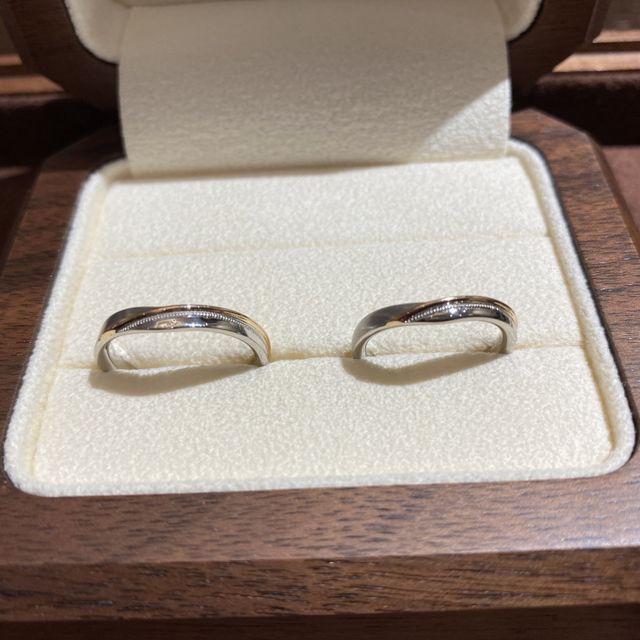 【TANZO.(鍛造指輪)の口コミ】 tanzoでは気に入ったベースを元にして
自分たちでデザインを描くことがで…