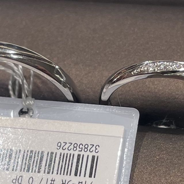 【アイプリモ(I-PRIMO)の口コミ】 素材はプラチナ950、デザインはラインが入ったようなデザインでシンプルな…