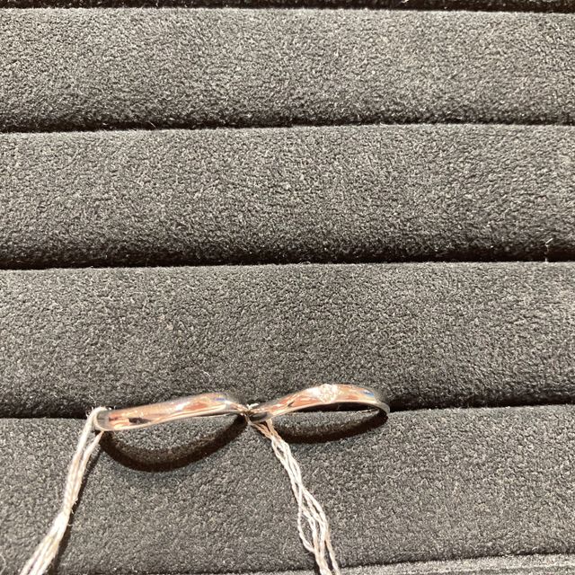 【TRECENTI(トレセンテ)の口コミ】 細身・一石・ダイヤモンドが大きめの指輪で、
細身ながらも存在感のある指…