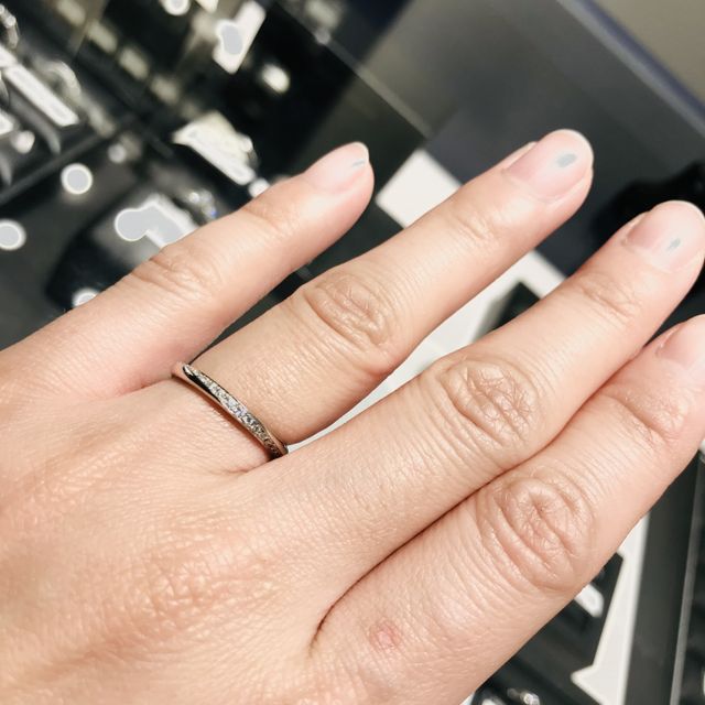 【銀座ダイヤモンドシライシの口コミ】 つけ心地が良く、付けたり外したりがスムーズな感じがした。
結婚指輪らし…