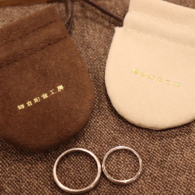 【鎌倉彫金工房の口コミ】 結婚指輪
甲丸
15号
6号
ヘアライン加工
クリア加工

自分達で作れて楽し…