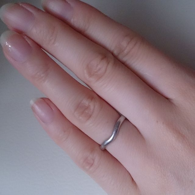 【ティファニー(Tiffany & Co.)の口コミ】 ゴールドと迷いましたが、一生身につけるものなので、耐久性に優れたプラ…