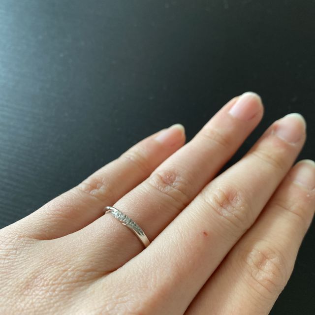 【銀座ダイヤモンドシライシの口コミ】 ダイヤモンドが出ていると引っかかってしまいますが、これは埋め込みなの…