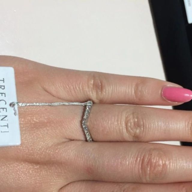 【TRECENTI(トレセンテ)の口コミ】 指をすっきりと長く見せてくれる効果のあるVラインのデザインが気に入りま…