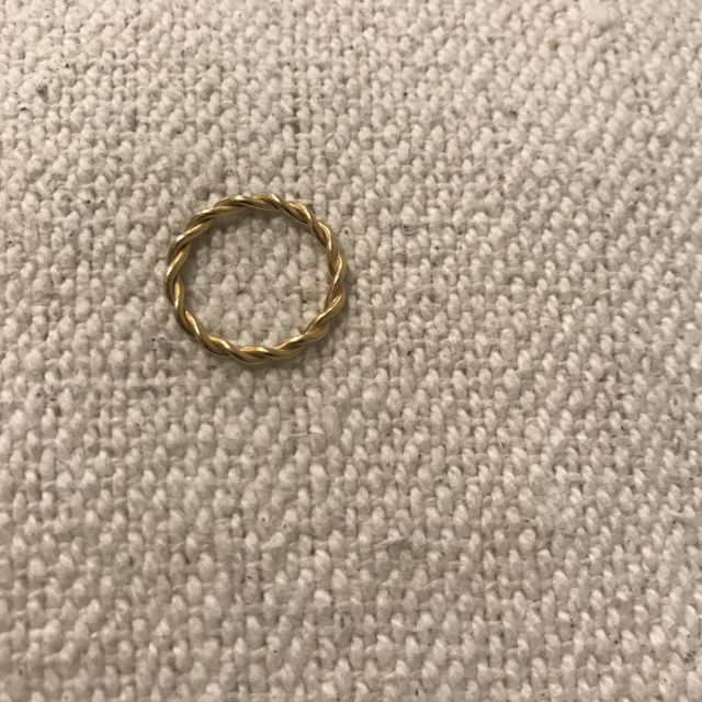 【shihara(シハラ)の口コミ】 デザインは結婚指輪らしくないものを探していたので、こちらを見つけて即…