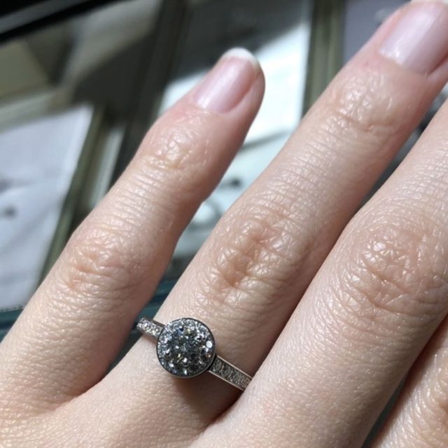 【ヴァン クリーフ＆アーペル(Van Cleef & Arpels)の口コミ】 普段使いのできるデザイン性のある指輪を探していた時にこの指輪に出会い…