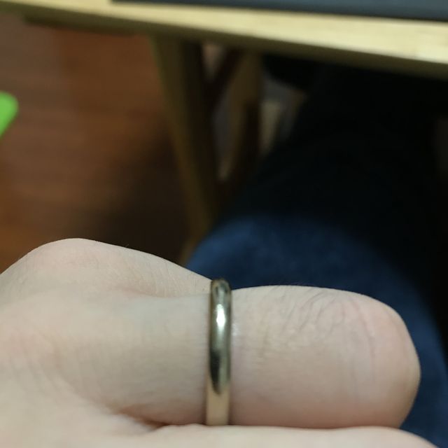 【4℃ BRIDAL(ヨンドシーブライダル)の口コミ】 デザインはシンプルなものを探していました。仕事は営業をしているので、…