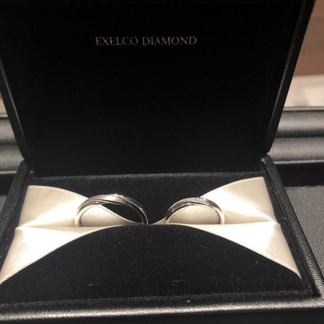【エクセルコダイヤモンド(EXELCO DIAMOND)の口コミ】 ダイアモンドのカットが1番綺麗です。指に馴染む感じと正面に斜めにダイア…