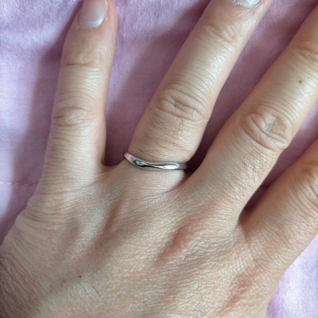 【銀座ダイヤモンドシライシの口コミ】 一番の決め手は、装着したときのフィット感です。
色々はめた中で一番違和…