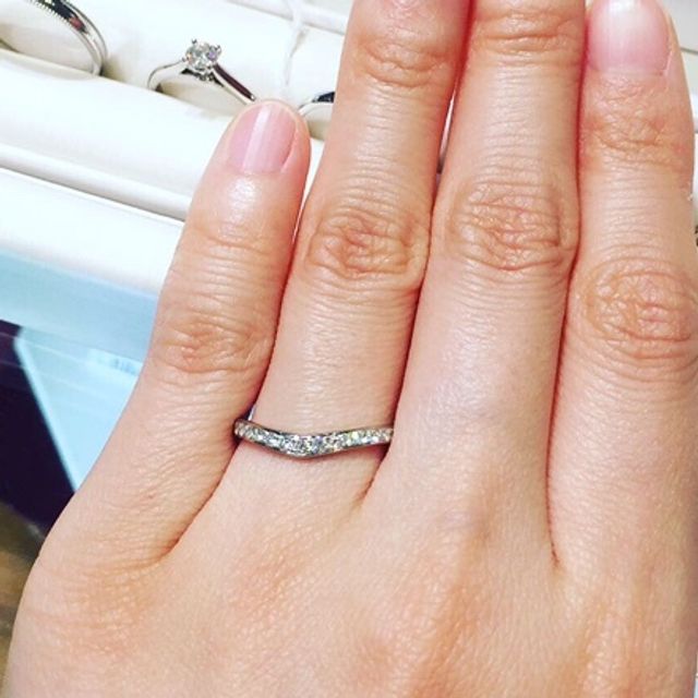 【モニッケンダム(MONNICKENDAM)の口コミ】 ハーフエタニティのキラキラした結婚指輪です。他店のハーフエタニティよ…