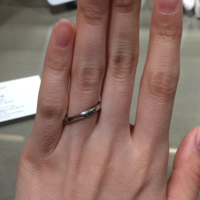 【アイプリモ(I-PRIMO)の口コミ】 プラチナでシンプルなものですがデザインが素敵です。webには掲載されてい…