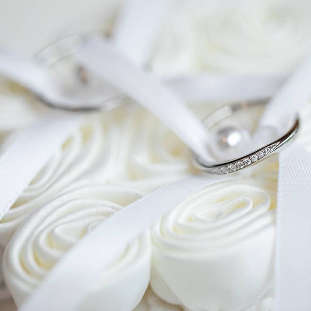 【4℃ BRIDAL(ヨンドシーブライダル)の口コミ】 値段も高くなく、デザイン（細身で指が細くみえる緩やかなカーブ型）も自…