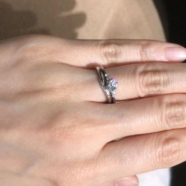 【アイプリモ(I-PRIMO)の口コミ】 色々な指輪をピックアップして試着していき、自分の指に合ったものに決め…