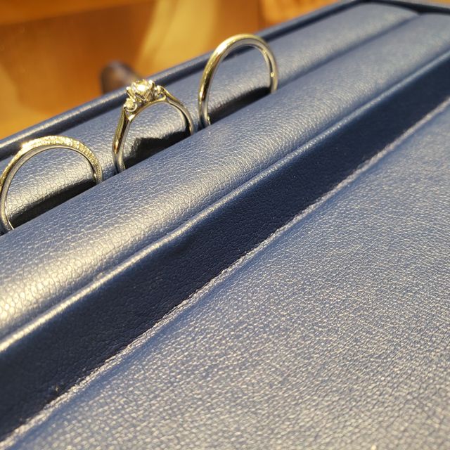 【銀座ダイヤモンドシライシの口コミ】 シンプルなデザインが気に入り購入しました。
セットで付けられると言うと…