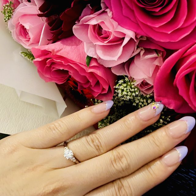 【グラフ(GRAFF)の口コミ】 真ん中の0.5カラットの瑞々しさが忘れられずに、こちらにしました。サイド…