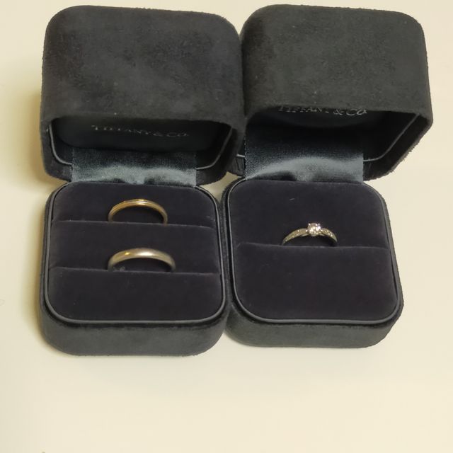 【ティファニー(Tiffany & Co.)の口コミ】 私がホワイトだけではなく、
ゴールドが入った２色使いがよかったので決め…