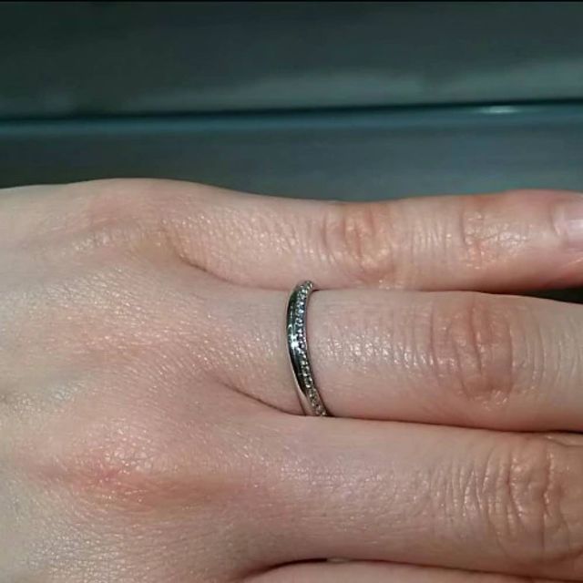 【アイプリモ(I-PRIMO)の口コミ】 金属の質感が滑らかで気に入ったことやシンプルなデザインですが個性的で…