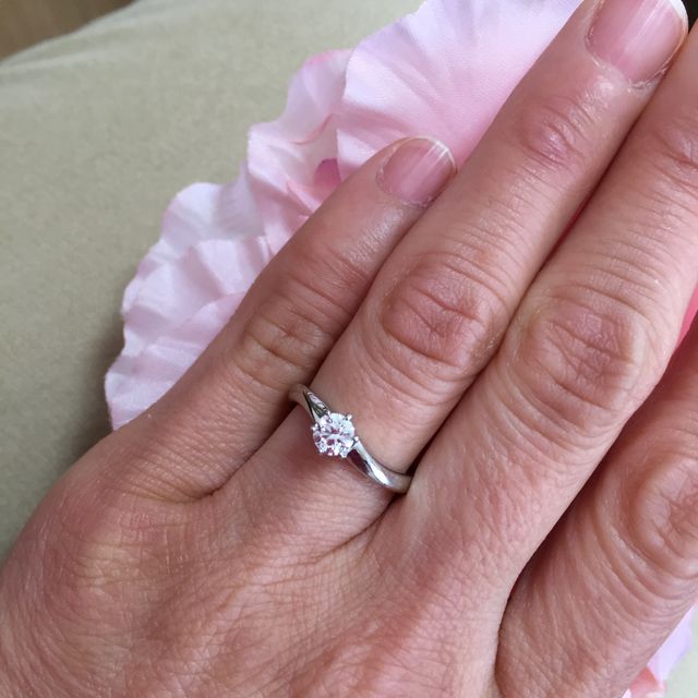 【銀座ダイヤモンドシライシの口コミ】 純度の高い証の、キューピッド模様とハート模様が鮮明に映し出されるダイ…