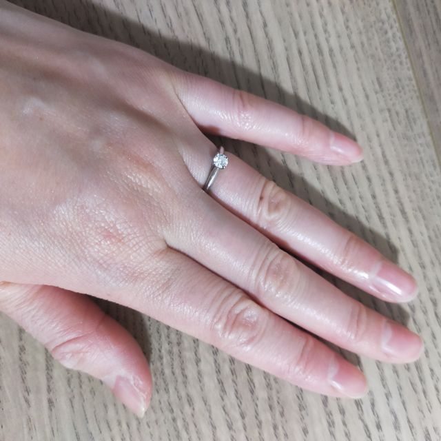 【カルティエ(Cartier)の口コミ】 指輪が派手すぎないものがよかった為、あえてこちらのものにしました。シ…