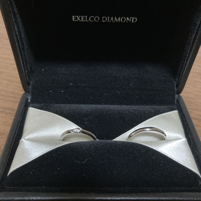 【エクセルコダイヤモンド(EXELCO DIAMOND)の口コミ】 元々ウェーブの石入り指輪を探していましたが、実際に着用してみるとウェ…