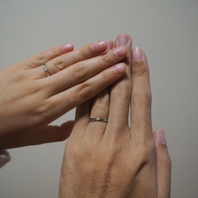 【エクセルコダイヤモンド(EXELCO DIAMOND)の口コミ】 元々ウェーブの石入り指輪を探していましたが、実際に着用してみるとウェ…