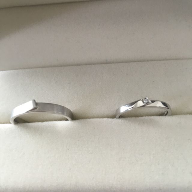 【JEWELRY  KAMATA(ジュエリーかまた)の口コミ】 2人とも定番のデザインよりも、人と被らないデザインが良かったのでこれを…