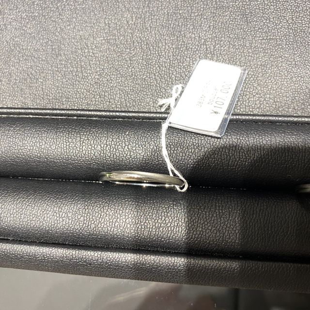 【銀座ダイヤモンドシライシの口コミ】 ストレートタイプで、メレダイヤの入ったデザインを探していました。また…