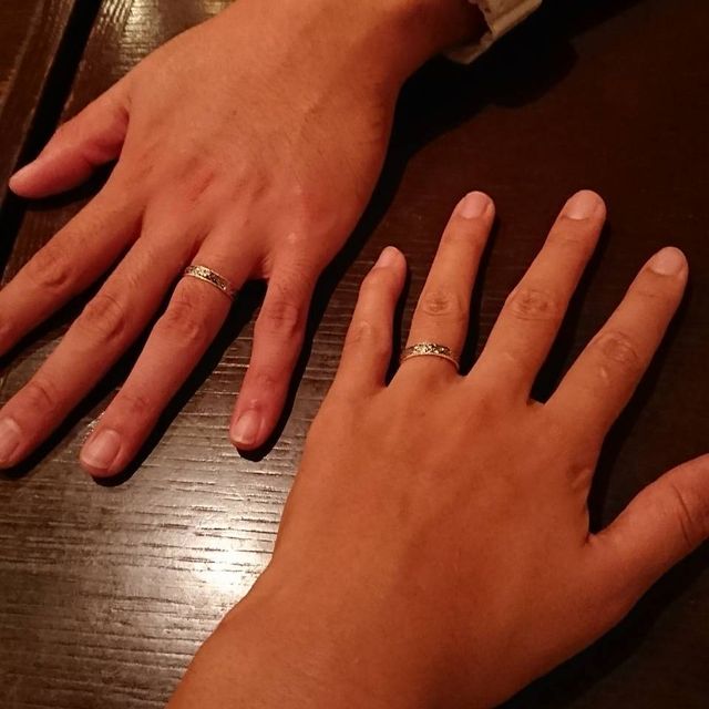 【Makana(マカナ)の口コミ】 模様が可愛く、刻む模様には意味があるので一生大事にできる指輪です。普…