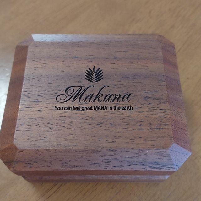 【Makana(マカナ)の口コミ】 模様が可愛く、刻む模様には意味があるので一生大事にできる指輪です。普…