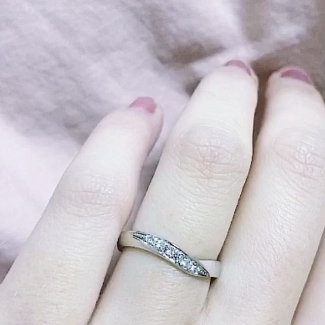 【月暦の口コミ】 こだわりが強かったのですが、ピッタリの指輪に出逢えました。
こちらは緩…