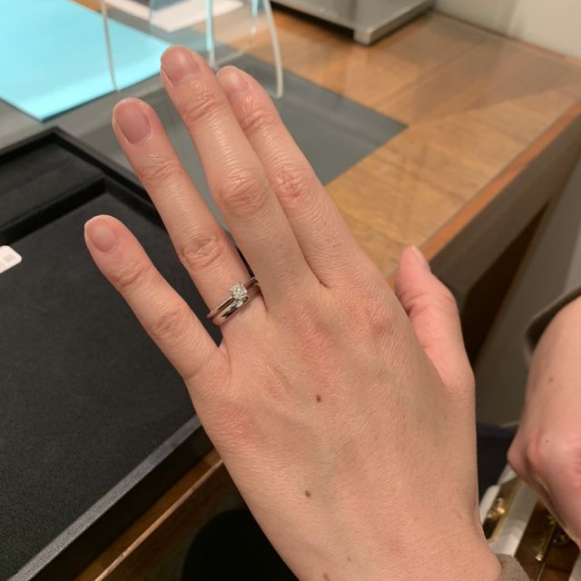 【ティファニー(Tiffany & Co.)の口コミ】 年齢を重ねても長く使えそうなデザインと質が選ぶポイントになりました。…