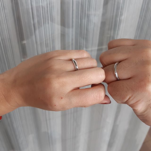 【ティファニー(Tiffany & Co.)の口コミ】 シンプルなデザインで、旦那さんも着けていても恥ずかしくないデザインを…