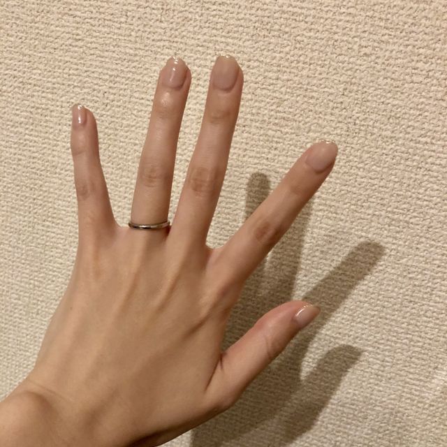 【カルティエ(Cartier)の口コミ】 いろいろ指輪をつけてみていたのですが、旦那がこちらの指輪が一番似合っ…