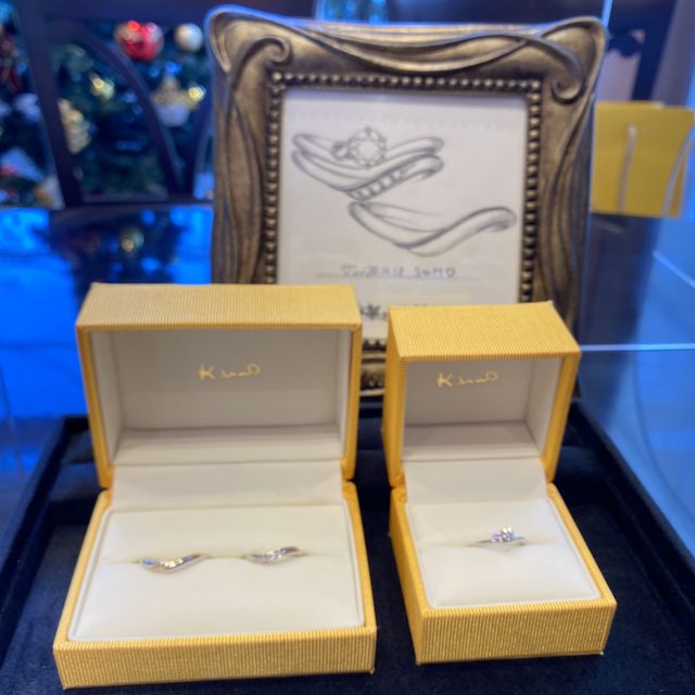 【ケイウノ ブライダル(K.UNO BRIDAL)の口コミ】 エンゲージリングは２つの石が寄り添っているようなデザインが可愛いかっ…