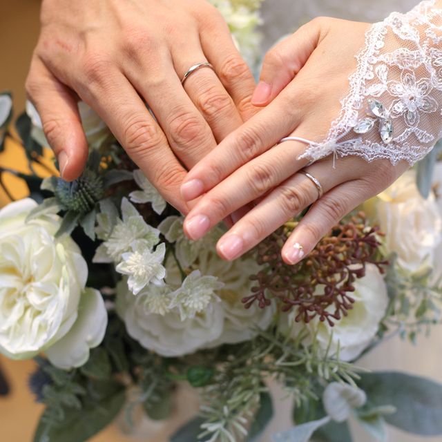 【サマンサティアラブライダル(Samantha Tiara Bridal)の口コミ】 さりげなくデザインのあるプラチナの結婚指輪が希望だったのでこちらの指…