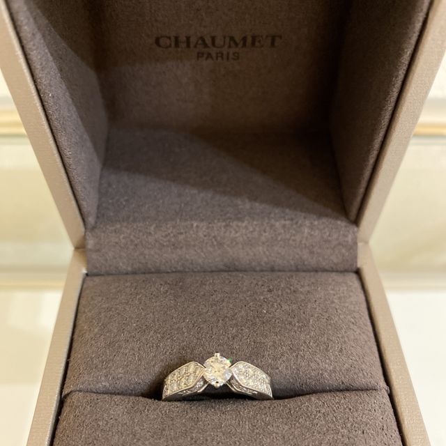 【ショーメ(CHAUMET)の口コミ】 立て爪ではないものを探しており、こちらの指輪が気になりました。センタ…