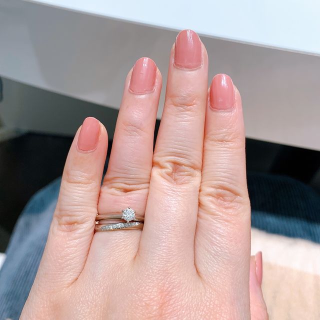 【4℃ BRIDAL(ヨンドシーブライダル)の口コミ】 デザインも大切でしたが、毎日付けるものなので、
付けやすさを1番に考え…