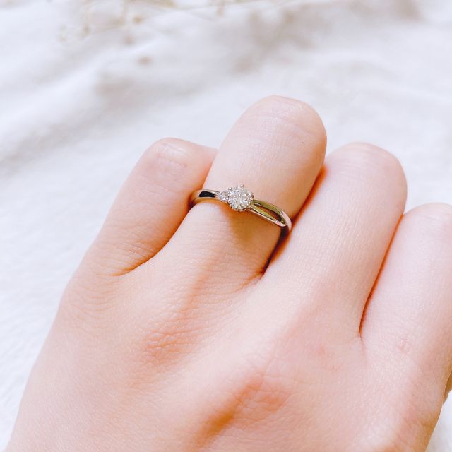 【アイプリモ(I-PRIMO)の口コミ】 結婚指輪と婚約指輪を同時購入しました。シンプル＋ウェーブがかったデザ…