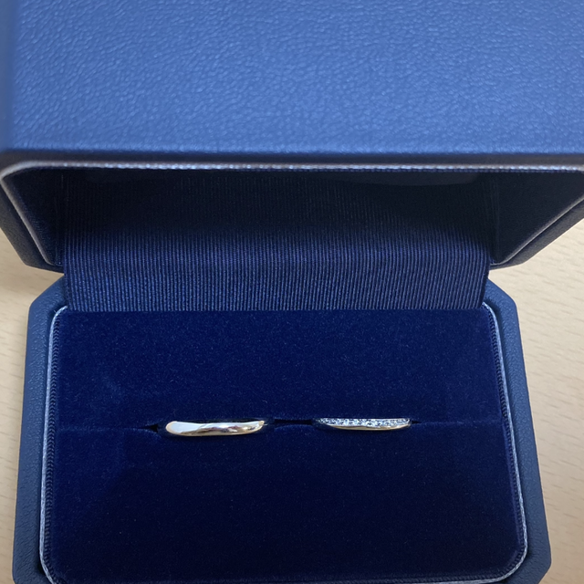 【銀座ダイヤモンドシライシの口コミ】 デザインに一目惚れしました。キラキラしててとてもかわいいのですが、向…