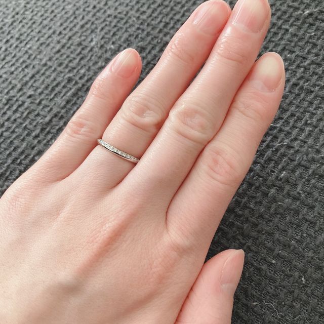 【銀座ダイヤモンドシライシの口コミ】 デザインに一目惚れしました。キラキラしててとてもかわいいのですが、向…