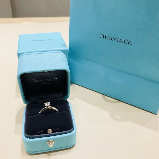 【ティファニー(Tiffany & Co.)の口コミ】 指輪のデザインはシンプルな1つダイヤがあるものです。
ティファニーのダ…