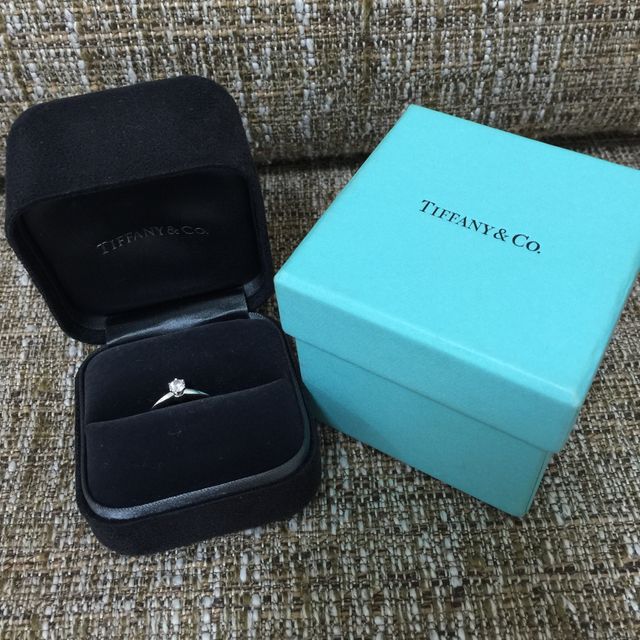 【ティファニー(Tiffany & Co.)の口コミ】 婚約指輪は絶対ティファニーが良い！と夢見ていた憧れのブランドでした。…