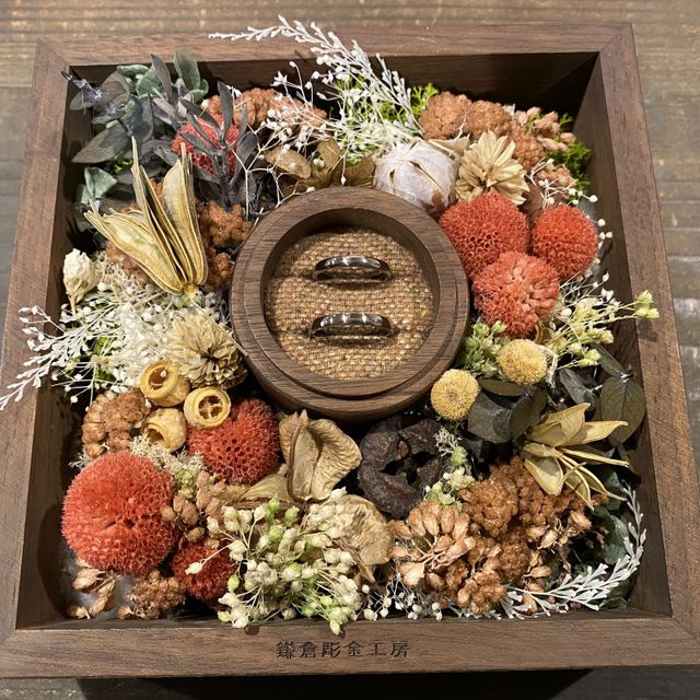 【鎌倉彫金工房の口コミ】 素材はK18のホワイトゴールド、デザインは平打と甲丸、仕上げはクリア、幅…