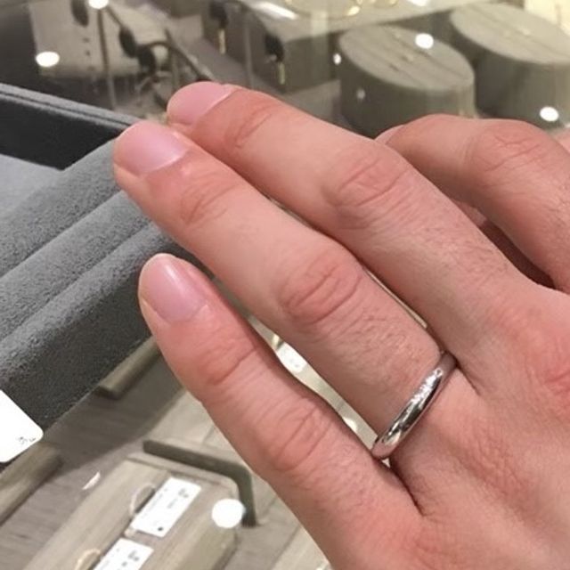 【Joie de treat.(ジョア・ドゥ・トリート)の口コミ】 ラウンド形のプラチナ素材がオーソドックスな印象で、仕事でも付けやすい…