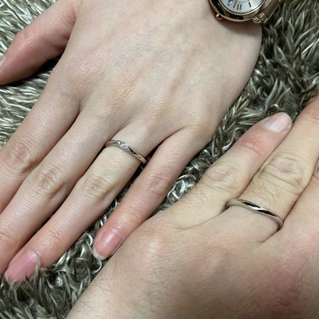 【ラザール ダイヤモンド(LAZARE DIAMOND)の口コミ】 指輪の決め手は、いつまでも飽きのこないシンプルなデザインでありながら…